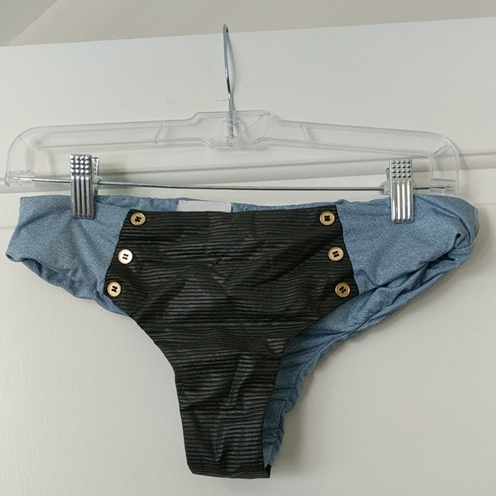 Beach Bunny scrunch bikini bottoms